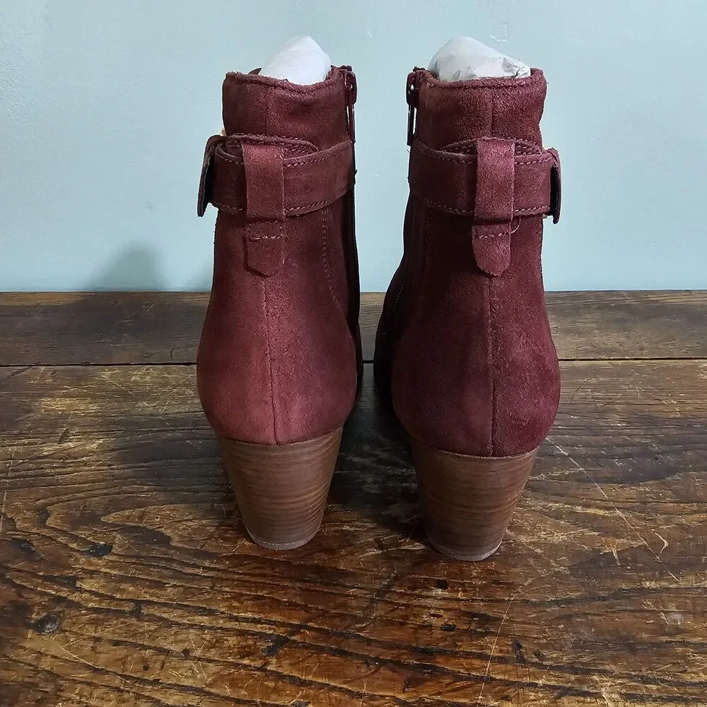 Diba Sleek Burgundy Almond Toe‎ Suede Bootie Size 9